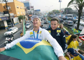 Bicampeonato olímpico de Robert Scheidt completa 16 anos neste sábado (22)