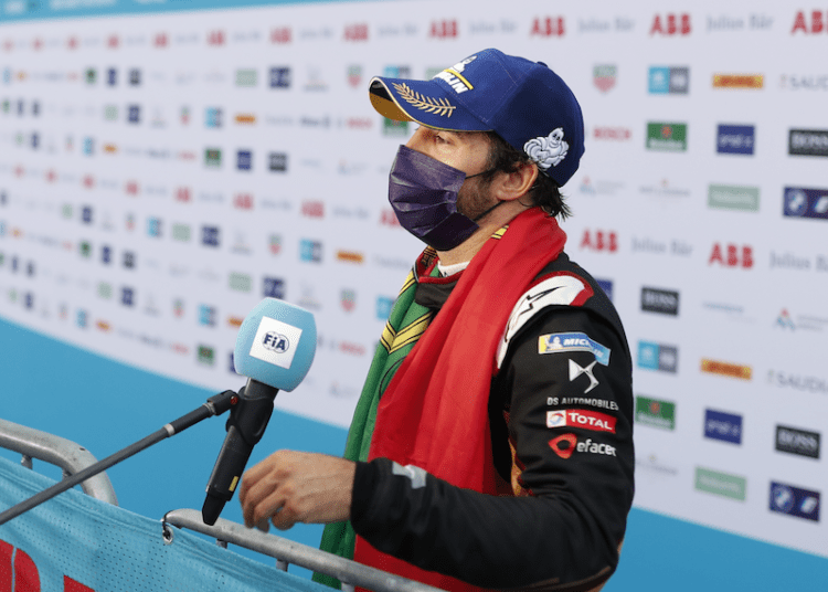 Vídeo: Coletiva de Antonio Felix da Costa para a mídia brasileira
