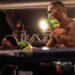 Esquiva Falcão ganha no primeiro round no Boxing For You