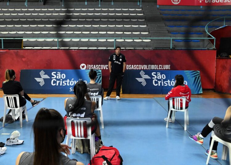 Nova equipe do Vôlei Osasco se apresenta sob rígido protocolo de segurança contra Covid-19