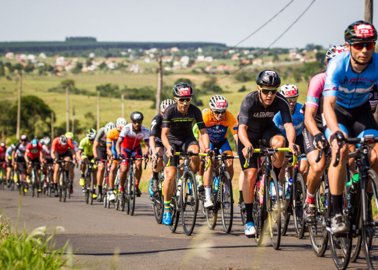 Sob protocolo de segurança, Brasil Ride realiza prova de ciclismo entre Pardinho e Botucatu