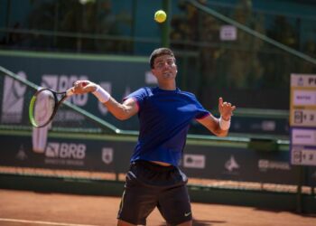 Duelo sul-americano na estreia de João Menezes no quali do Australian Open neste domingo (10)