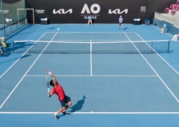 Menezes vence a primeira no quali e joga nesta segunda-feira (18) em busca da vaga em Istambul