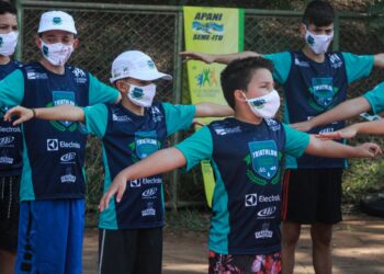 Triathlon transforma crianças e adolescentes de Campinas (SP)