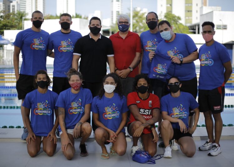 Etiene Medeiros faz training camp junto com equipe do Sesi-SP no Recife