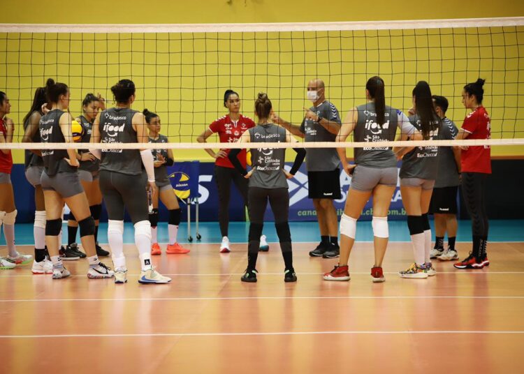 Osasco x Minas coloca frente a frente as duas maiores bloqueadoras da Superliga nesta terça (9)