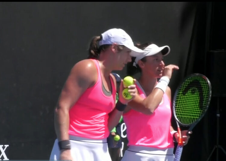 Luisa Stefani vira e vai às quartas no WTA 500 de Adelaide, na Austrália