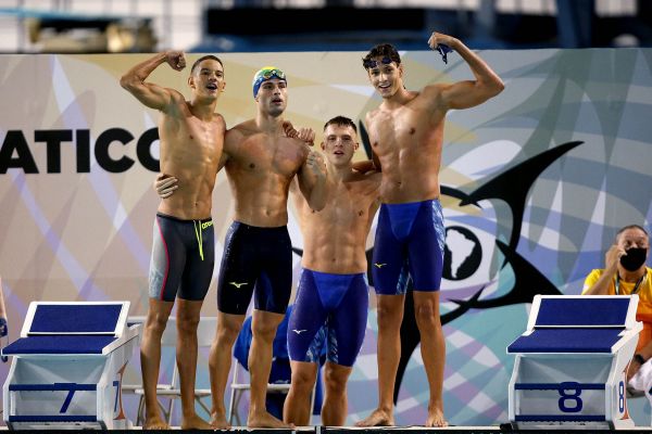 Natação brasileira dá show no terceiro dia do Sul-Americano