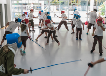 Instituto Touché completa um ano de aulas de esgrima gratuitas semanais pelo Instagram