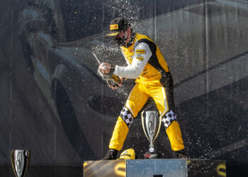 Paranaense Pedro Aizza vence em casa e assume liderança de três categorias na GT Sprint Race