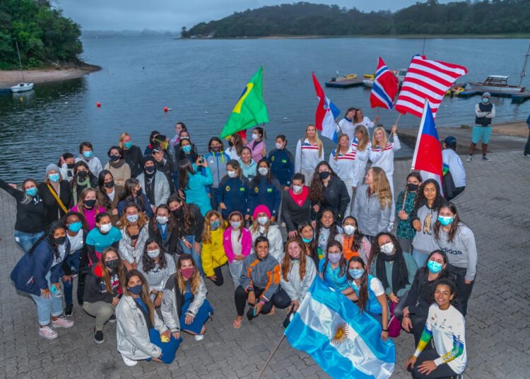 Abertura oficial Mundial de Snipe Feminino reúne atletas de sete países