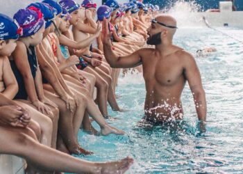 João Gomes Jr. promove ação na Semana das Crianças em sua academia em Limeira (SP)