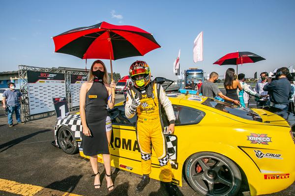 Correndo em casa, Pedro Aizza quer fechar a temporada na GT Sprint Race com três títulos