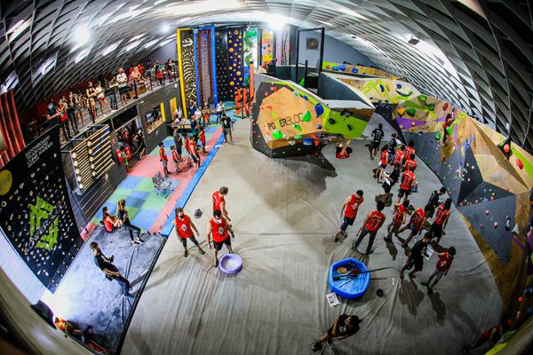 Festival PowerBloc 2021 incentiva prática da escalada para todas as idades