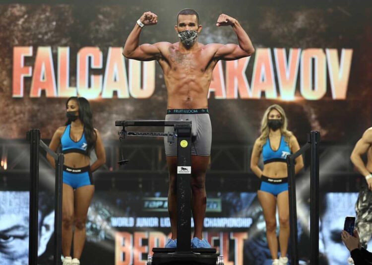 Esquiva Falcão renova com a Top Rank por mais três anos