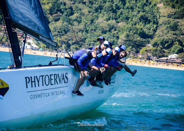 Barco Phytoervas 4Z define tripulação de 2022 com 16 velejadores