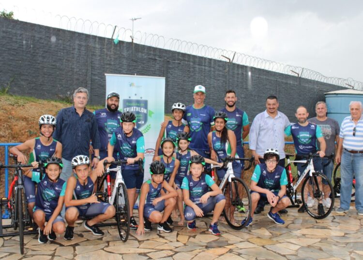 Prefeito de Itu visita Escolinha de Triathlon Formando Campeões