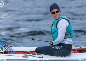 Filha de lenda da vela brasileira disputa Brasileiro de Finn 2022