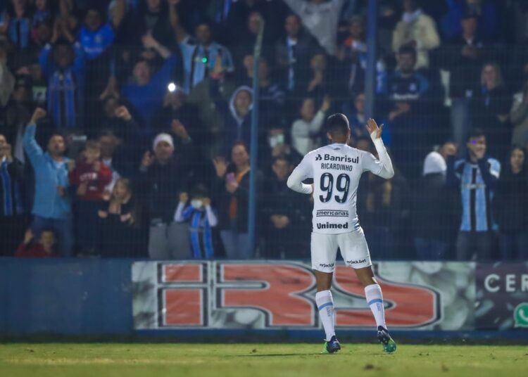 Ricardinho conquista terceiro título profissional com o Grêmio