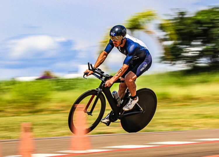 Fernando Toldi vence a prova Triathlon Internacional de Santos