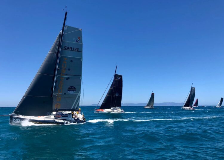 Volta ao Mundo Globe 40 larga para aventura de nove meses