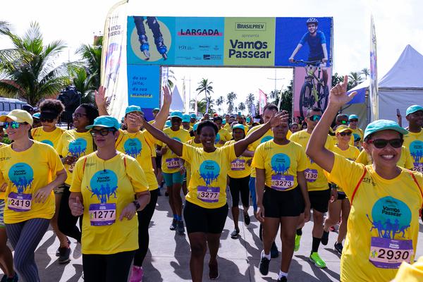 Vamos Passear reúne 4.300 participantes neste domingo na orla de Copacabana, no Rio de Janeiro (RJ)