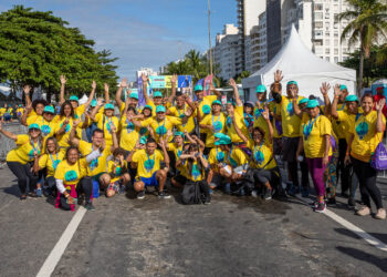 Com sol e muita animação, Vamos Passear faz a festa na Praia de Copacabana, no Rio de Janeiro (RJ)