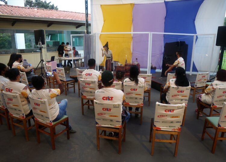 Teatro e mágica tomam conta do Instituto Ingo Hoffmann