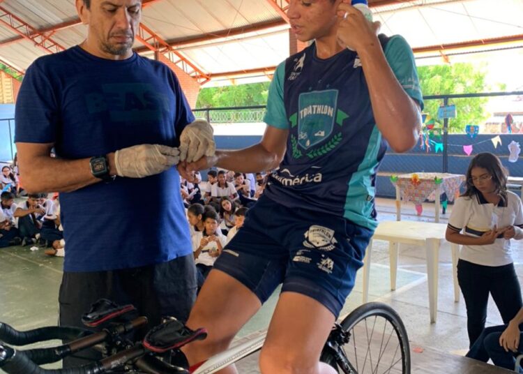 Escolinha de Triathlon participa de Feira de Ciências em Aquiraz