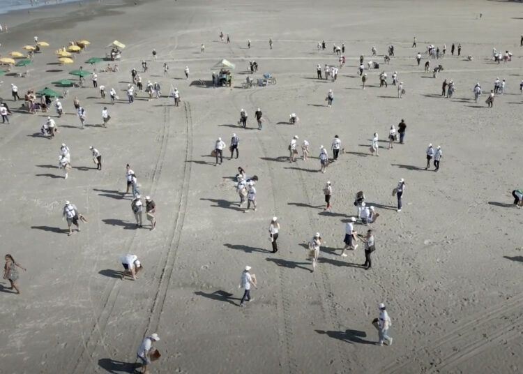 Santos (SP) faz ação de conscientização de limpeza de praias e se abre a grandes eventos
