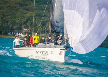 Phytoervas 4Z prepara barco para Semana de Vela, onde terá reforço de atleta que escalou o Everest