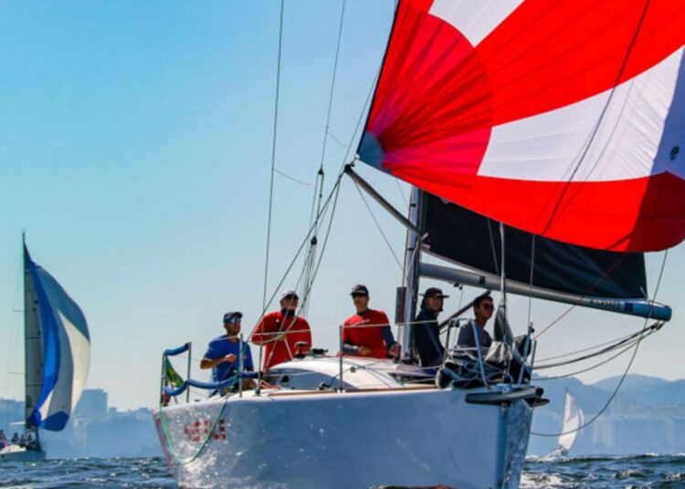 Tradicional barco do Rio de Janeiro se prepara para principais eventos do ano