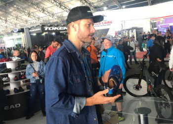 Rodrigo Hilbert e Henrique Fogaça agitam o maior festival de bike em São Paulo