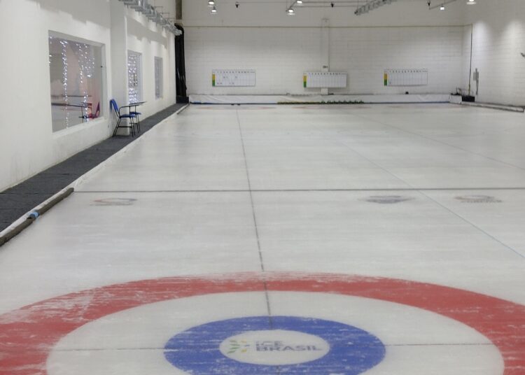 Campeonato Brasileiro de Curling acontece pela primeira vez no Brasil