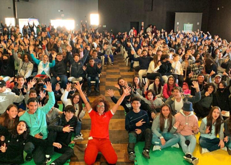 Com palestras sociais, Aretha Duarte vai impactar a vida de mais de 5 mil crianças e jovens em 2022