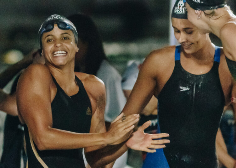 Emocionada, Etiene Medeiros conquista prata no retorno às competições no Troféu José Finkel