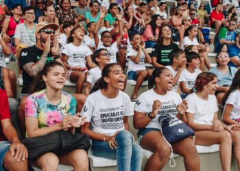 Alunos do Instituto Etiene Medeiros acompanham de perto e vibram com o Troféu José Finkel em Recife (PE)