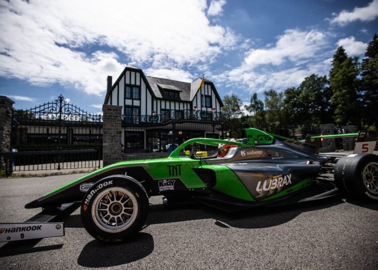 Piloto Ricardo Gracia Filho segue firme na temporada da Fórmula 4 Espanha