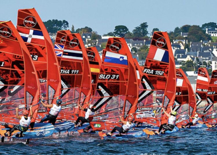 Brasileiros estreiam no Mundial de IQFoil 2022