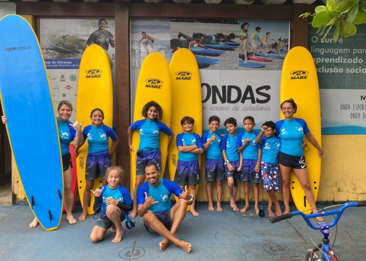 Shimano se une a ONG e poder público em limpeza de praia no Guarujá