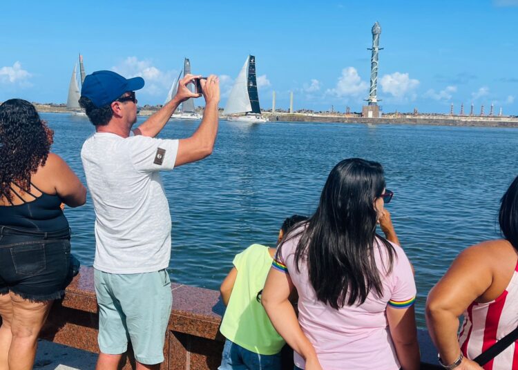 Marco Zero de Recife (PE) foi palco da largada da Globe 40