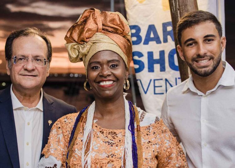 Barco Show tem abertura festiva em Salvador (BA)