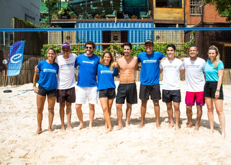 Craques da Fórmula E jogam futvôlei com campeões mundiais