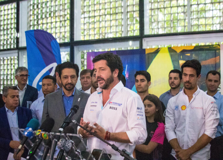 Fórmula E realiza evento no Sambódromo com visita técnica dos pilotos