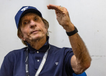 Emerson Fittipaldi acompanha Fórmula E de perto no Anhembi