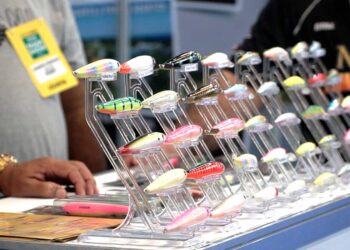 Feira de pesca reúne mais de 20 mil pessoas em três dias