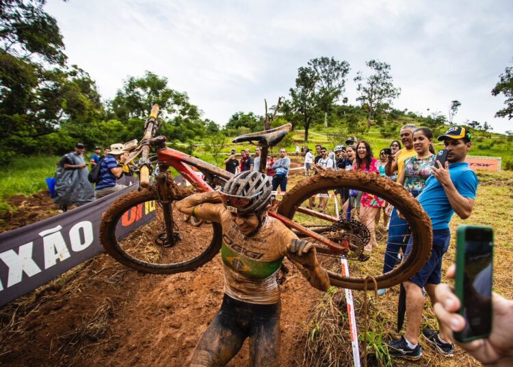 Ciclismo: Desafio dos Gigantes termina com dobradinha de Luiz Cocuzzi e Raiza Goulão