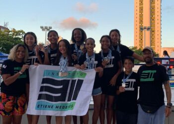 Etiene Medeiros estreia em Recife(PE) como nadadora de seu instituto