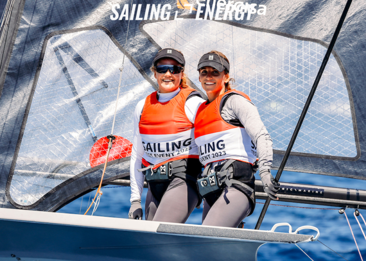 Martine Grael e Kahena Kunze conquistam a medalha de prata em Evento-teste para Paris 2024