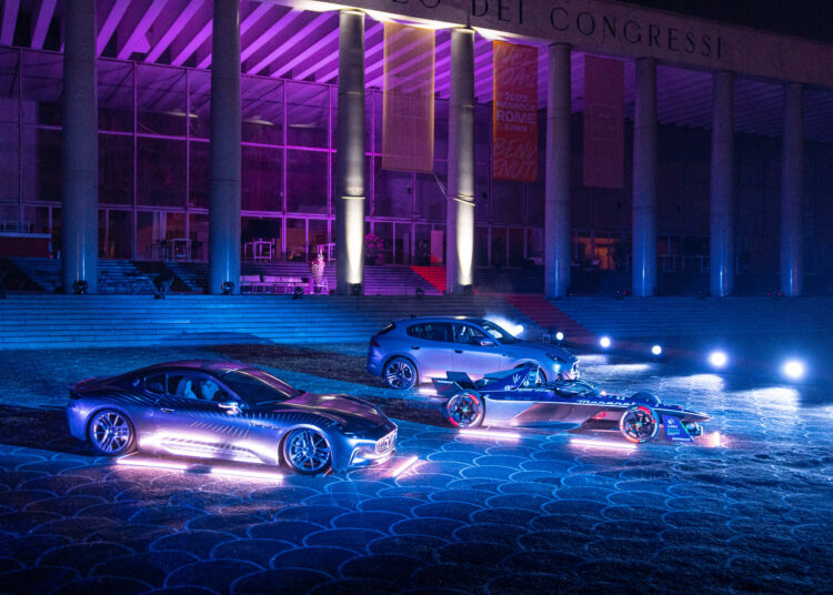Maserati comemora presença na corrida de casa na Fórmula E com apresentação de EVs